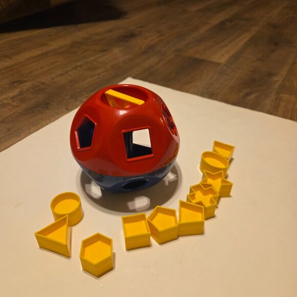 Vintage Tupperware Shape Sorting Toy Ball with all 10 Game Learning Shapes - Picture 5 of 5